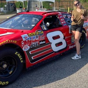 Meet your Posher, Macie